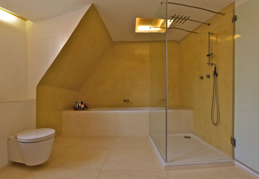 Modernes Bad, gestaltet mit Tadelakt Edelputz